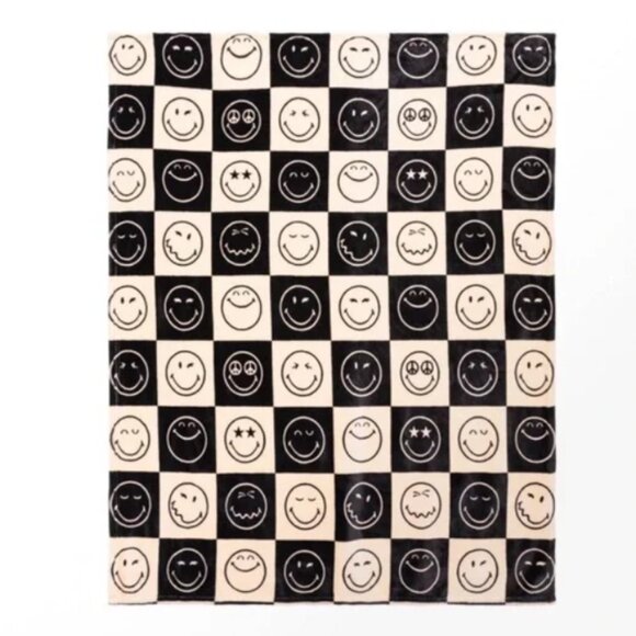 SmileyWorld Faux Shearling Smiley Blanket | Black | Brand New - Picture 4 of 4